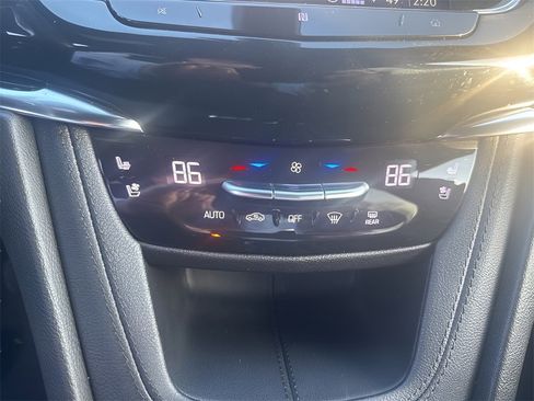 Used 2021 Cadillac XT6 Premium Luxury image 28
