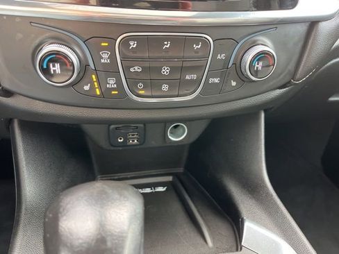 Used 2022 Chevrolet Traverse LT w/ LT Premium Package AWD/4WD image 51