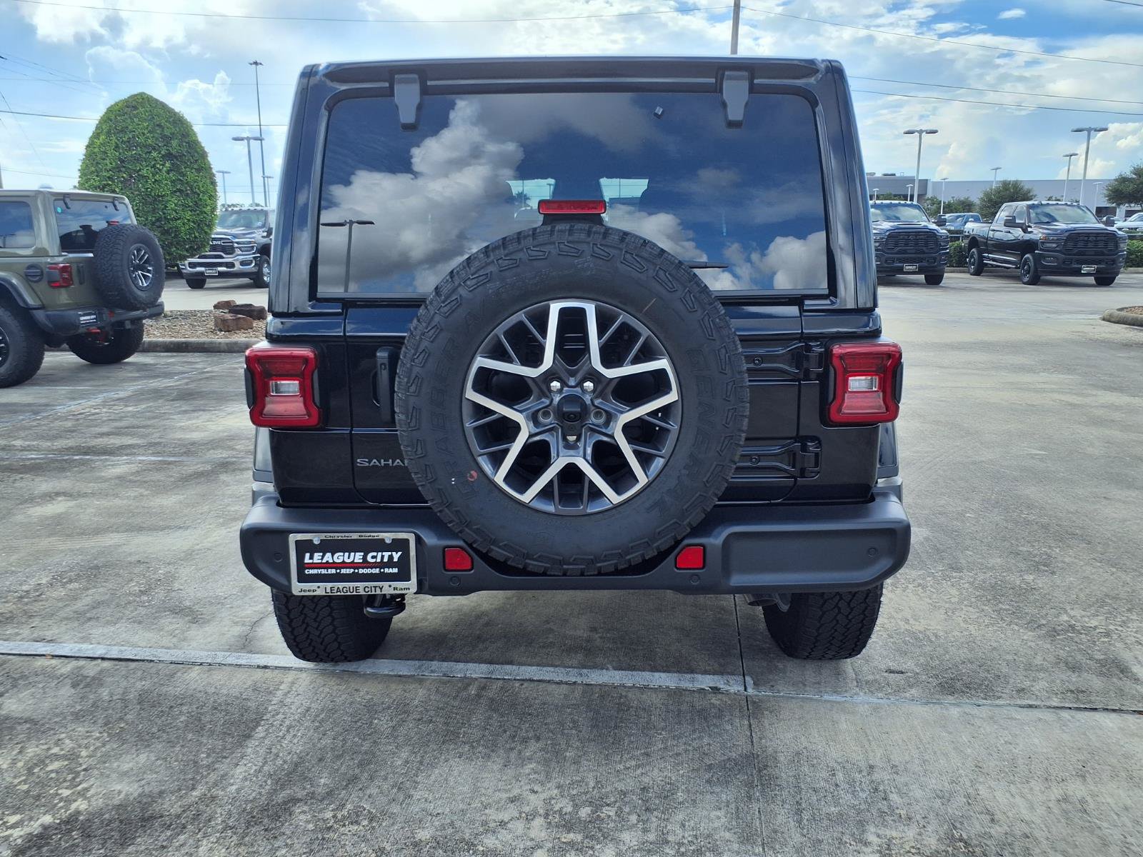 New 2026 Jeep Wrangler Unlimited Sahara AWD/4WD image 6