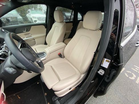 Used 2025 Mercedes-Benz GLA 250 4MATIC image 30