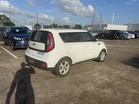 Used 2017 Kia Soul FWD image 3