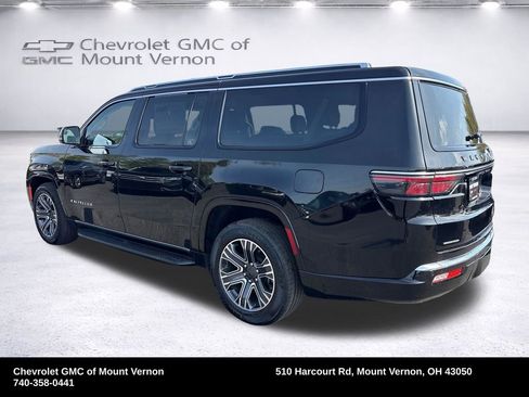 Used 2023 Jeep Wagoneer L Series II AWD/4WD image 3