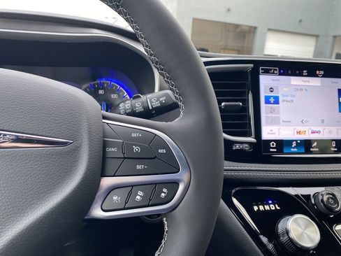 New 2026 Chrysler Pacifica Select image 28