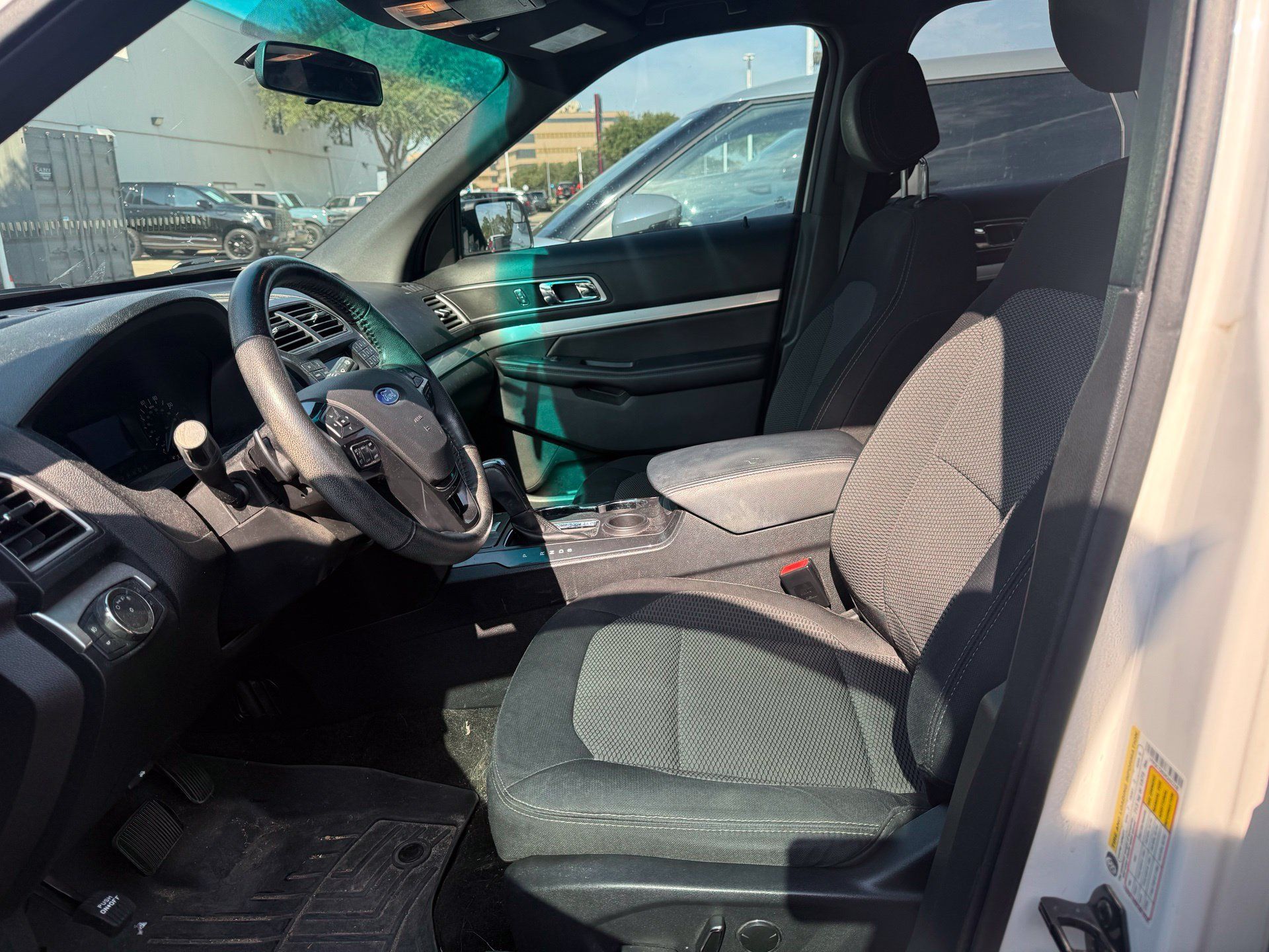 Used 2017 Ford Explorer XLT FWD image 8