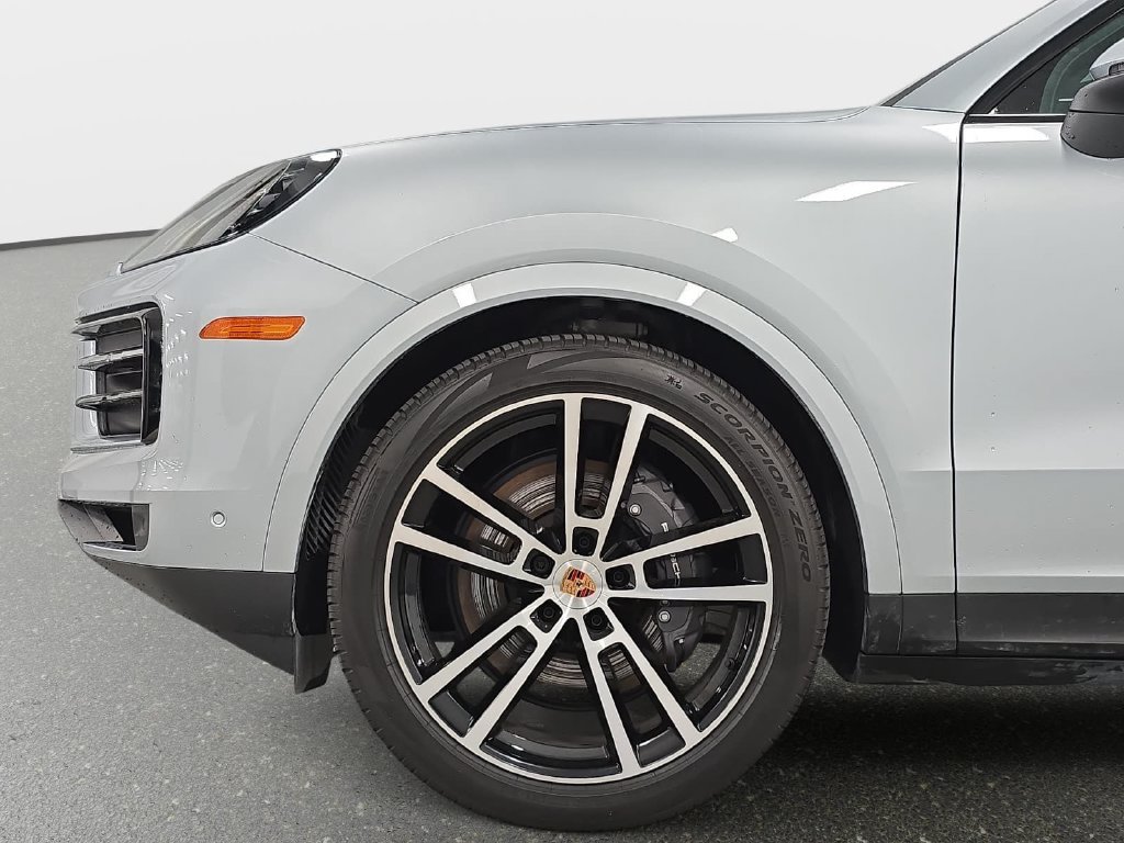 Certified 2026 Porsche Cayenne AWD/4WD image 10