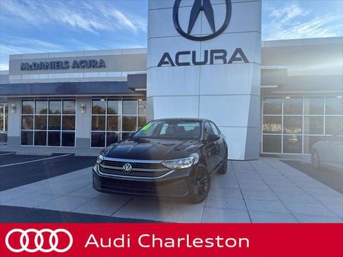 Used 2023 Volkswagen Jetta SE w/ Panoramic Sunroof Package FWD image 1