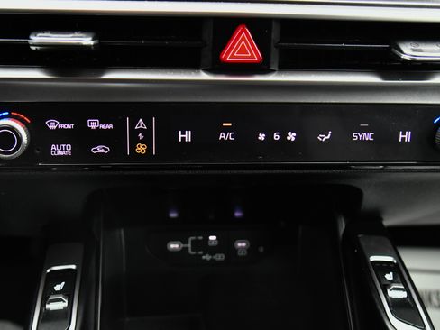 Used 2025 Kia Sorento S image 28