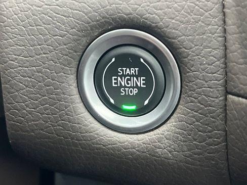 Used 2024 GMC Yukon Denali w/ Advanced Technology Package AWD/4WD image 26