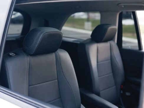 Used 2023 Mercedes-Benz GLS 450 4MATIC image 15