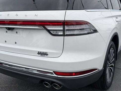 Used 2023 Lincoln Aviator AWD w/ Premium Package image 6