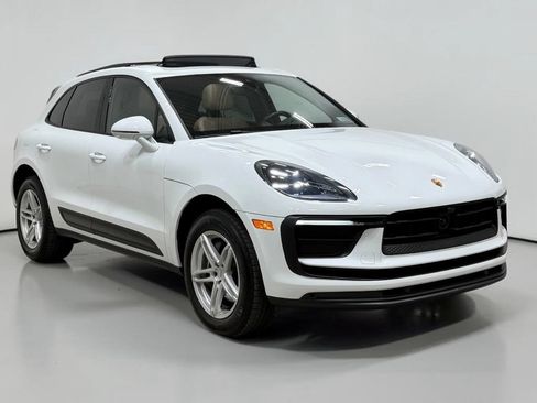 Used 2022 Porsche Macan AWD/4WD image 9