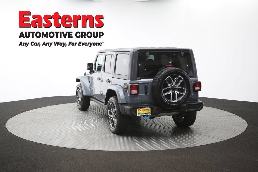 Used 2024 Jeep Wrangler Unlimited w/ Convenience Group AWD/4WD image 66