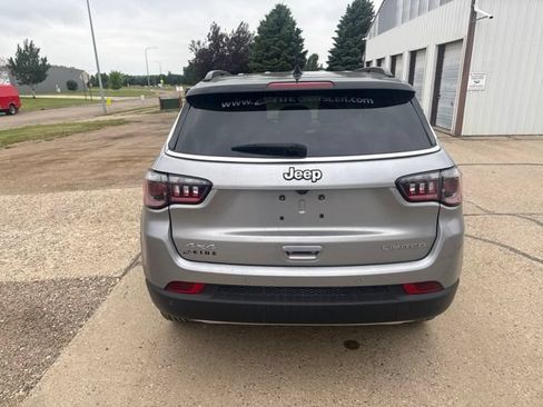 Used 2023 Jeep Compass Limited AWD/4WD image 9