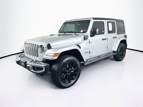 Used 2023 Jeep Wrangler Unlimited Sahara w/ Cold Weather Group AWD/4WD image 3