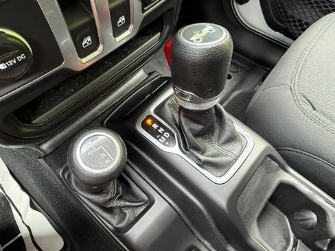 Used 2018 Jeep Wrangler Sport AWD/4WD image 23