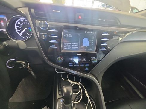 Used 2020 Toyota Camry SE FWD image 13