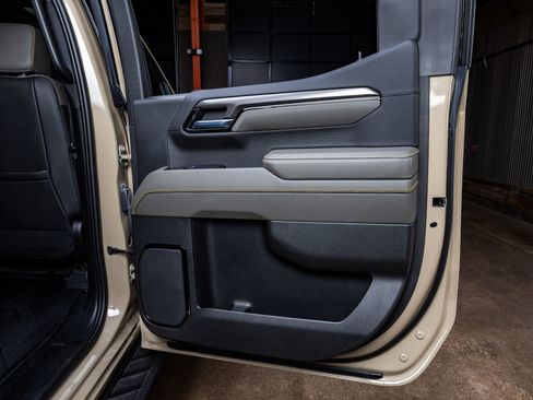 Used 2022 Chevrolet Silverado 1500 ZR2 w/ Technology Package image 39