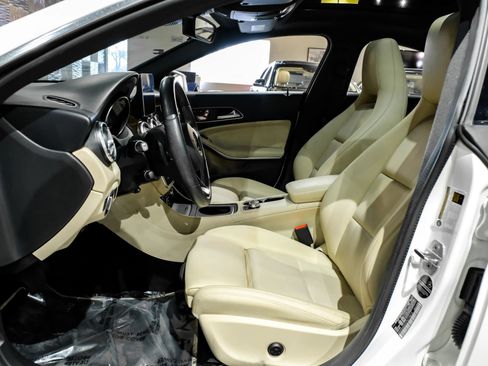 Used 2019 Mercedes-Benz CLA 250 image 4