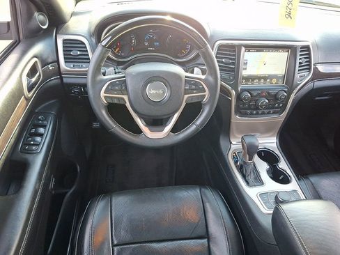 Used 2017 Jeep Grand Cherokee Overland image 11