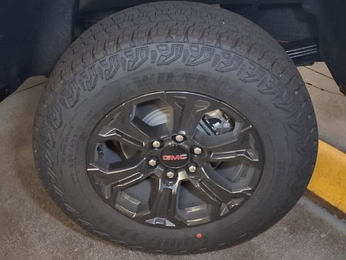 New 2025 GMC Canyon Elevation w/ Convenience Package image 7