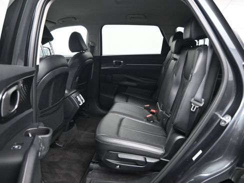 Used 2024 Kia Sorento S FWD image 25