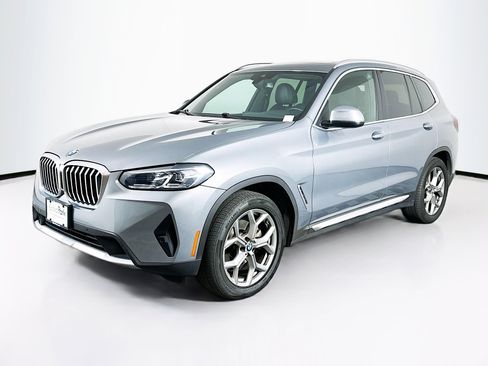Used 2024 BMW X3 xDrive30i AWD/4WD image 3
