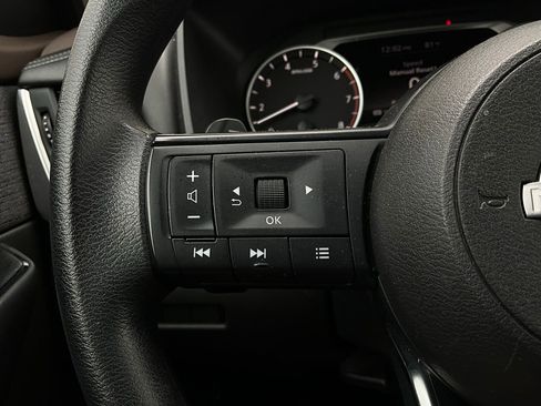 Used 2023 Nissan Rogue S image 32