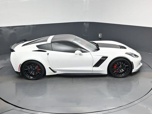 Used 2016 Chevrolet Corvette Z06 w/ 3LZ Preferred Equipment Group RWD image 13