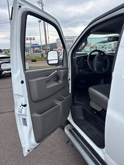 Used 2025 Chevrolet Express 2500 w/ Driver Convenience Package RWD image 10