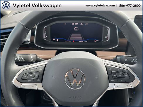 Certified 2025 Volkswagen Jetta SEL image 22