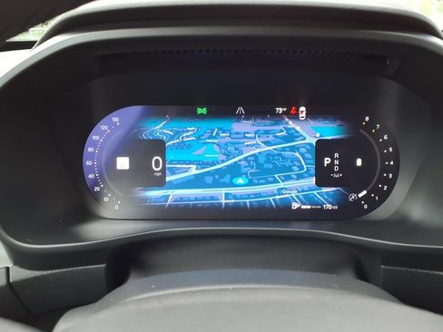 Certified 2025 Volvo XC40 B5 Plus AWD/4WD image 11