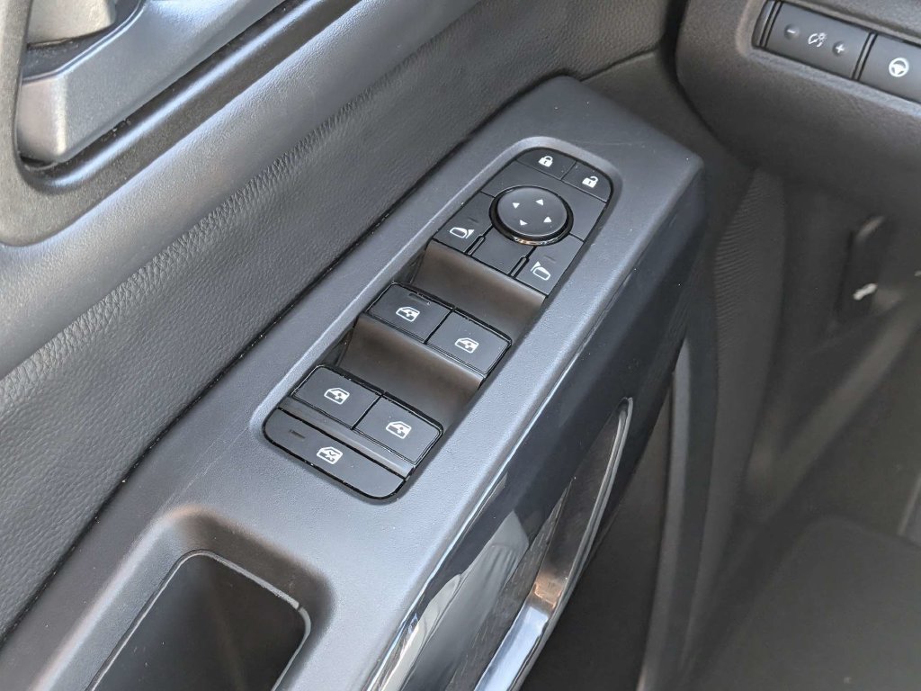 Used 2025 Nissan Pathfinder SV FWD image 20