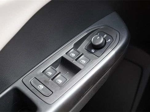 New 2025 Volkswagen Taos SE image 20