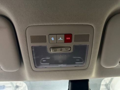 Used 2024 Hyundai Venue Limited image 32