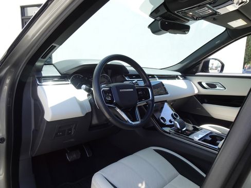 Used 2021 Land Rover Range Rover Velar R-Dynamic S image 11