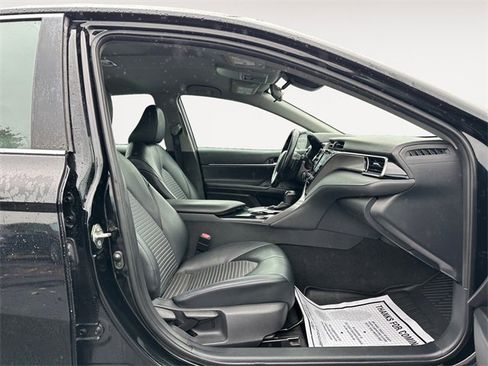 Used 2020 Toyota Camry SE image 15