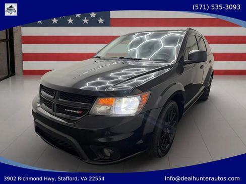 Used 2019 Dodge Journey SE w/ Blacktop Package FWD image 1