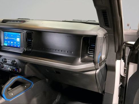Used 2022 Ford Bronco Black Diamond AWD/4WD image 19