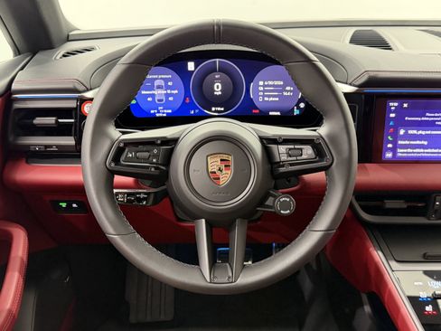 Certified 2025 Porsche Macan 4S Electric AWD/4WD image 43