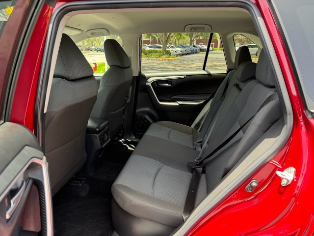 Used 2025 Toyota RAV4 XLE AWD/4WD image 13