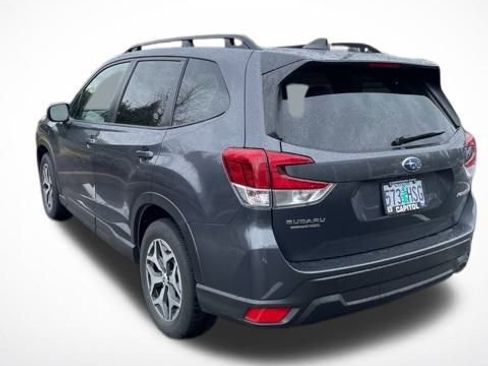 Used 2024 Subaru Forester Premium image 5