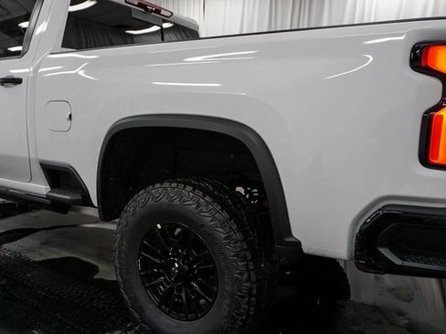 New 2026 Chevrolet Silverado 2500 ZR2 image 9