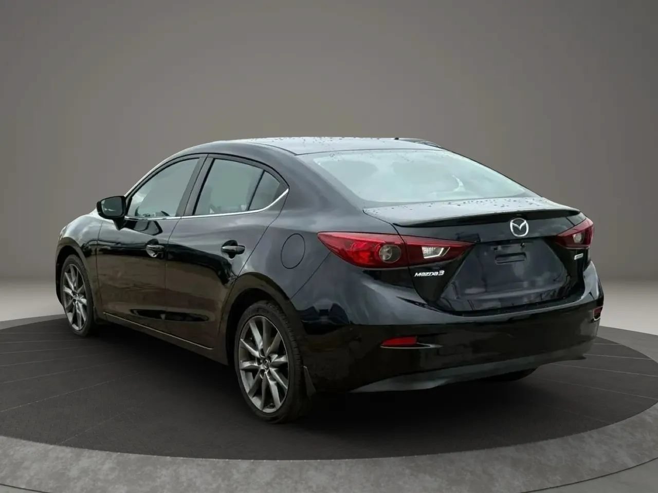 Used 2018 MAZDA MAZDA3 Touring FWD image 9