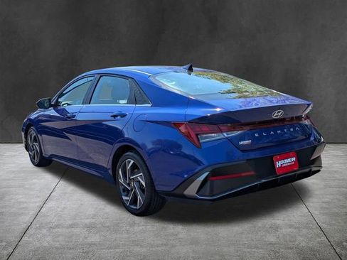 Used 2025 Hyundai Elantra SEL w/ Cargo Package FWD image 6