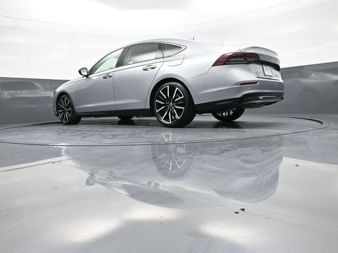 Certified 2025 Honda Accord Touring image 31