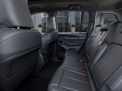 New 2026 Jeep Grand Cherokee Limited RWD image 23