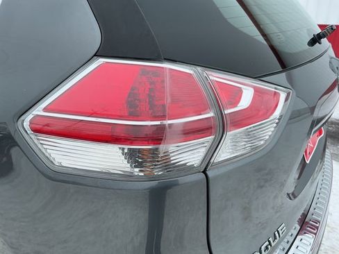 Used 2014 Nissan Rogue S image 18