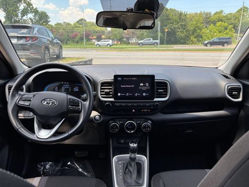 Used 2026 Hyundai Venue SEL FWD image 25