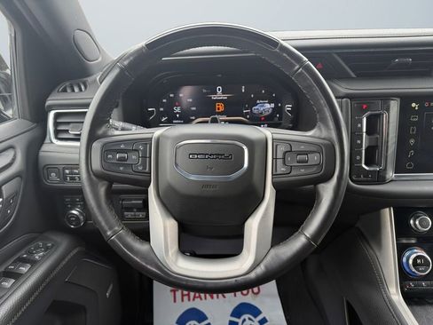 Used 2023 GMC Yukon XL Denali image 12