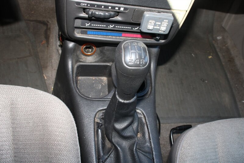 Used 1996 Saturn S-Series SL FWD image 8